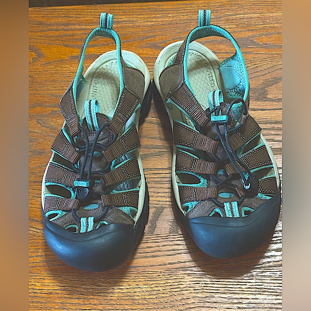 Keen Newport H2O Woman’s Water / Hiking Sandals. Like new condition. Size 9.5